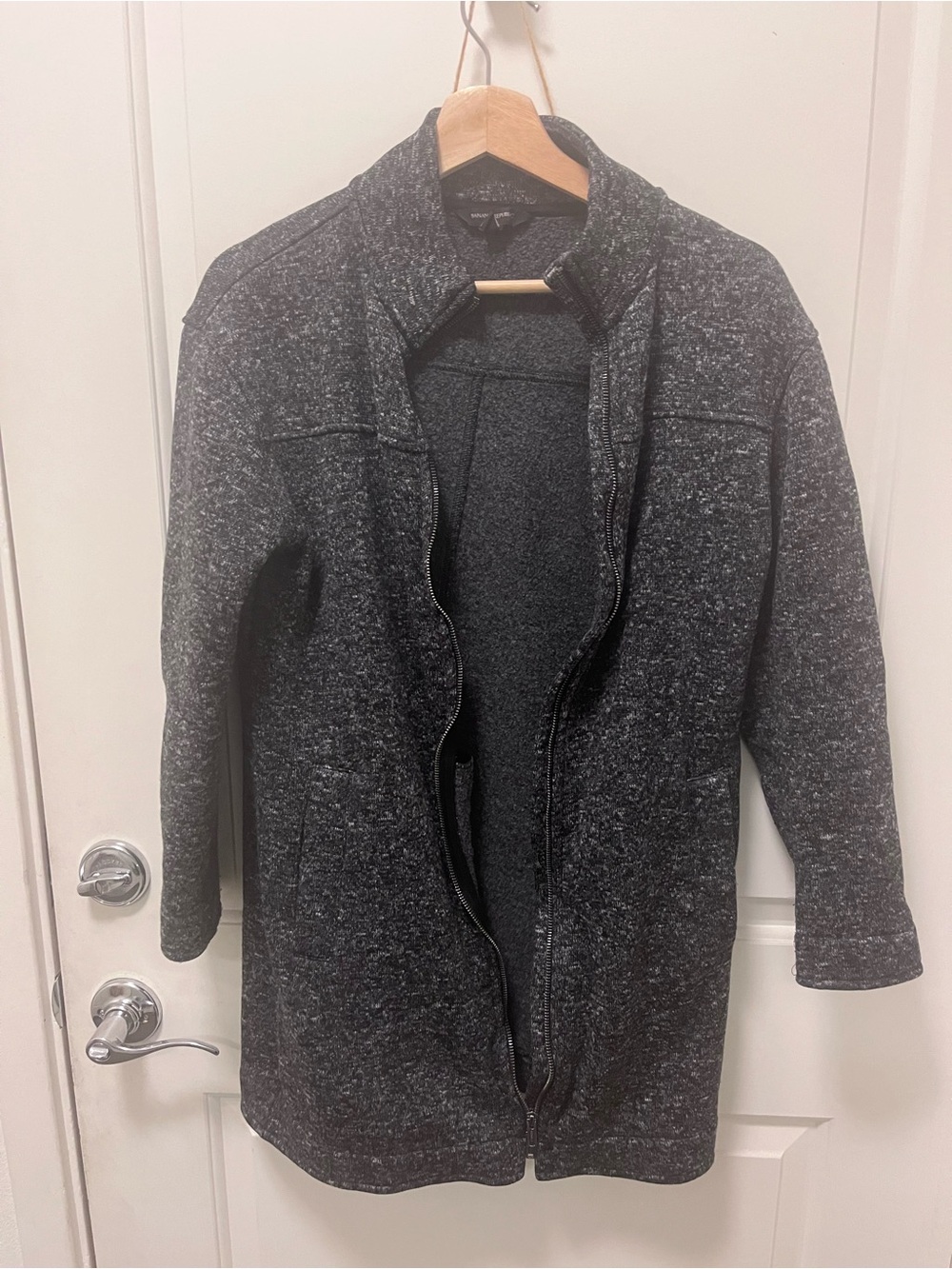 Banana Republic women’s Full-Zip Charcoal Heather Sweater coat medium zipper - Picture 5 of 5